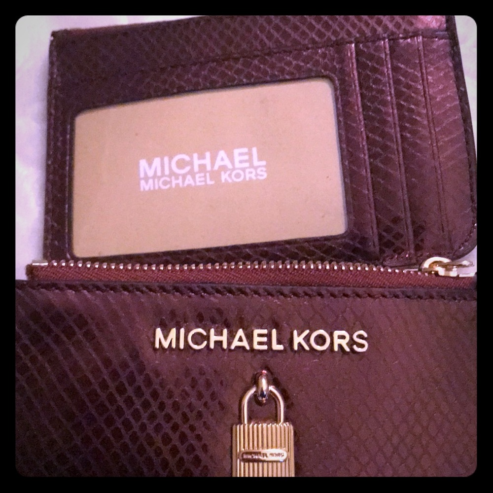 Guaranteed Authentic Michael Kors Leather wallet.